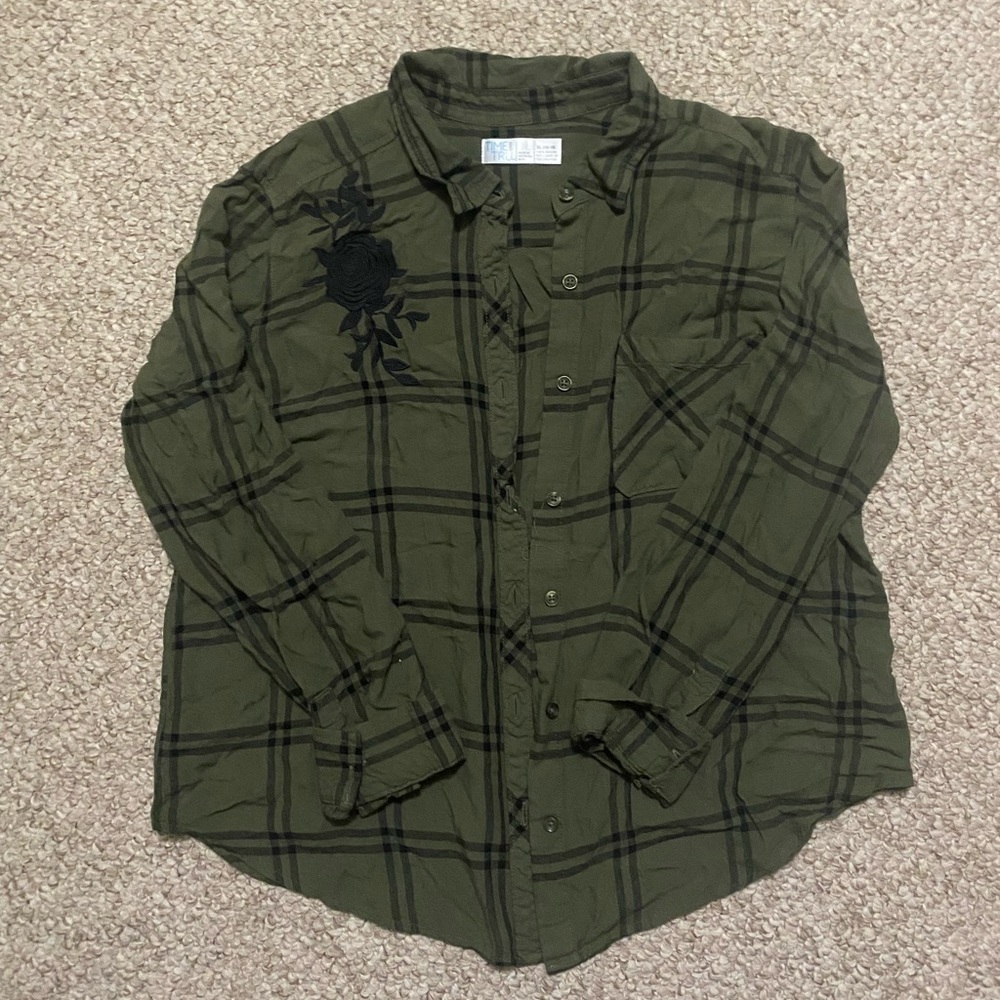 Time and Tru women’s button up size XL